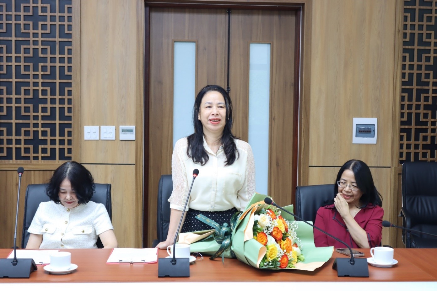 Lễ công bố và trao quyết định về công tác cán bộ