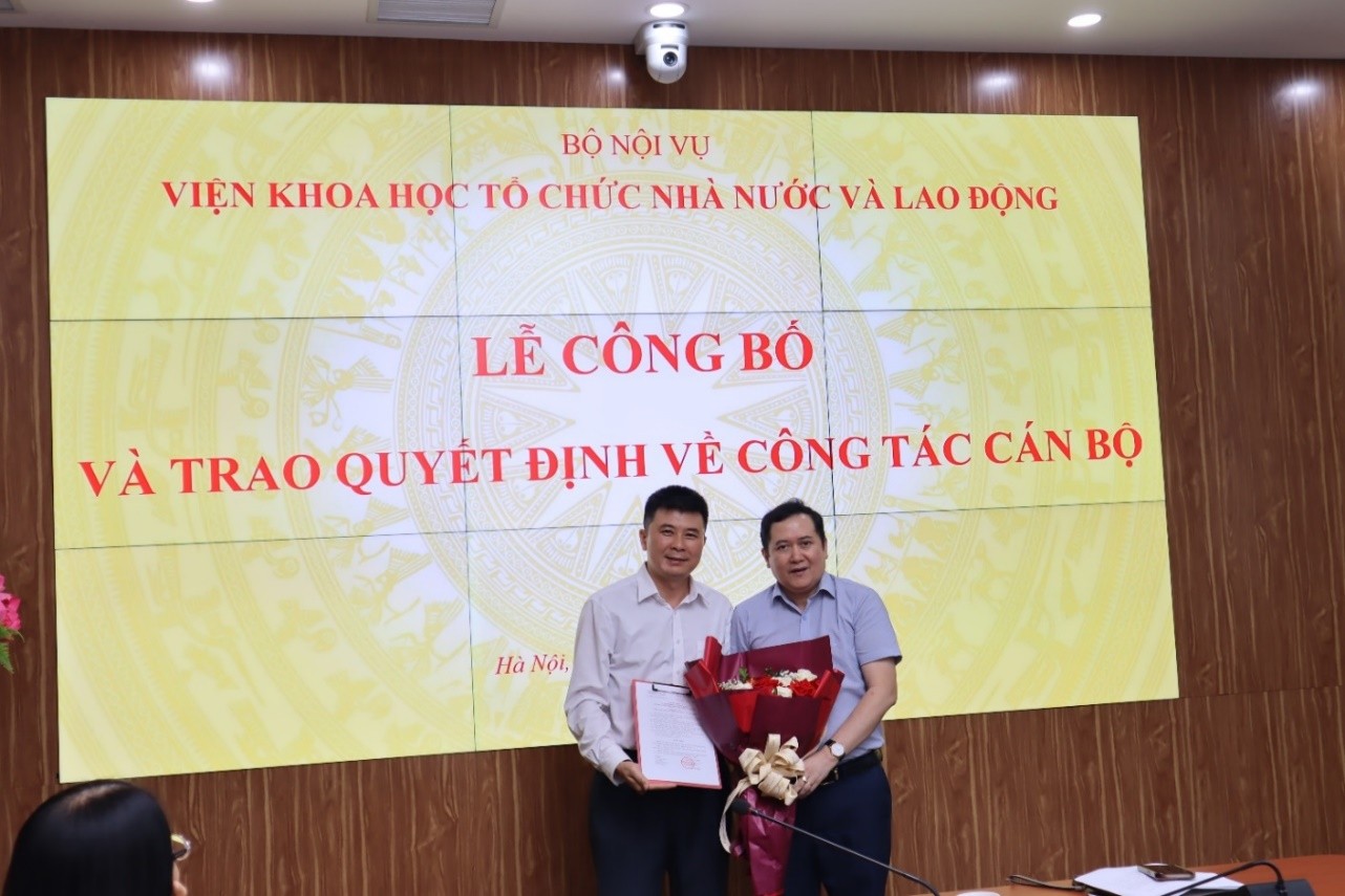 Lễ công bố và trao quyết định về công tác cán bộ