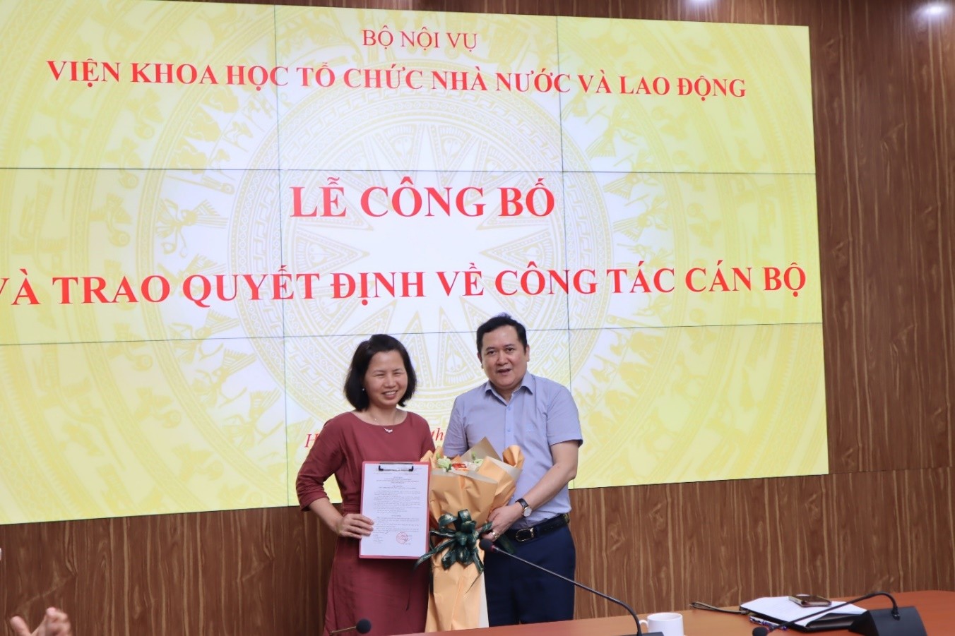 Lễ công bố và trao quyết định về công tác cán bộ